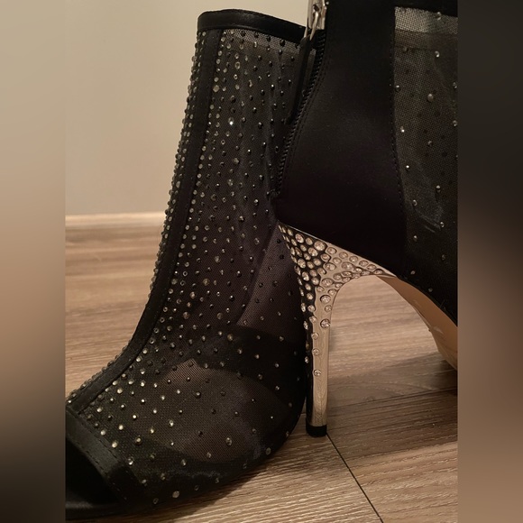 Le Chateau Glimmer Peep Toe Healed Booties Size 11 - Picture 2 of 7